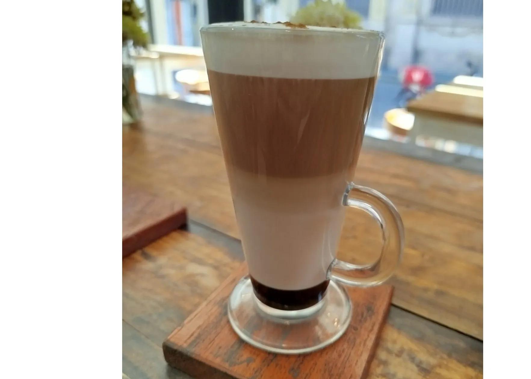 Popular item de Bixi Coffee House: Capuchino